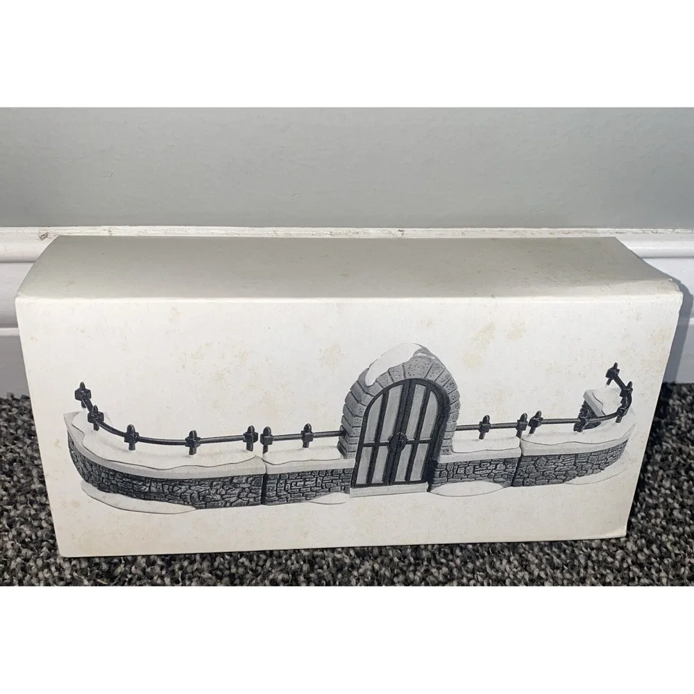Dept 56 "Churchyard Gate and Fence" Set of 3, Heritage Village Col #5806-8 - Picture 7 of 8